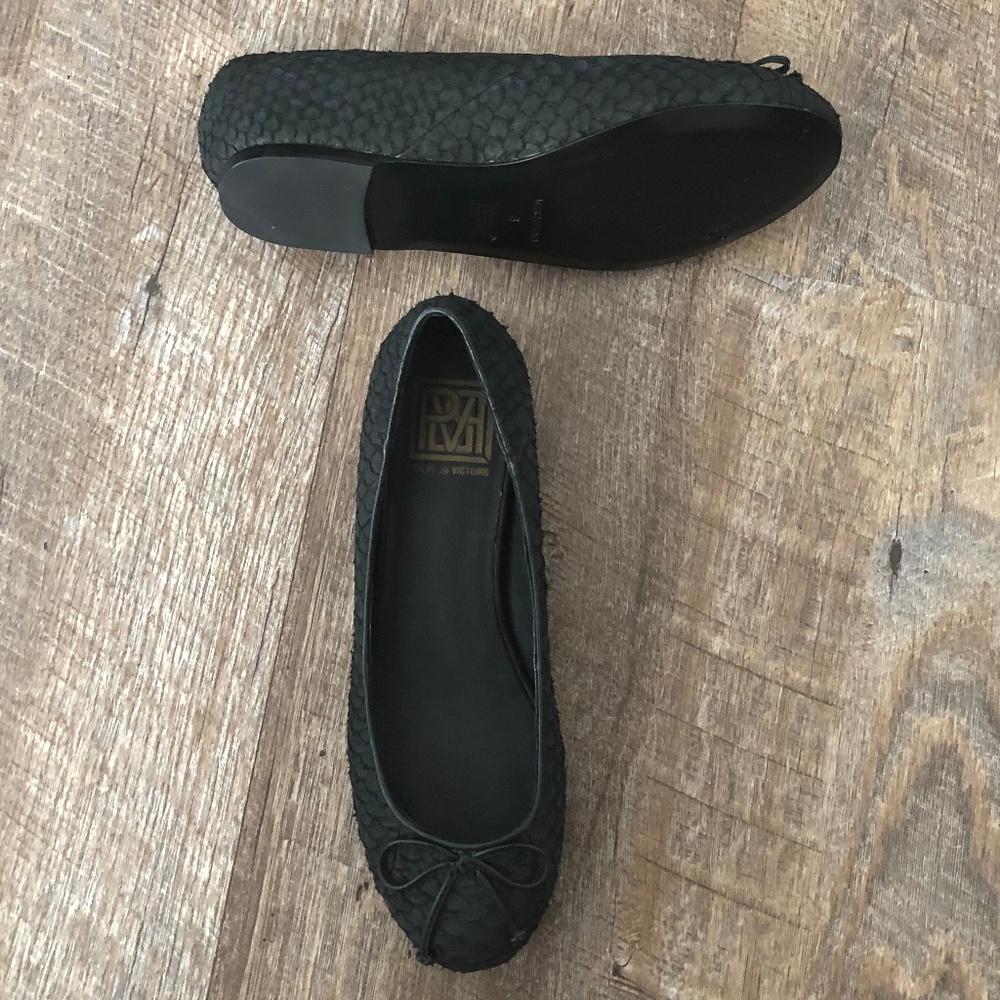 *SOLD* NEW Pour la Victoire ballet flats snakeskin